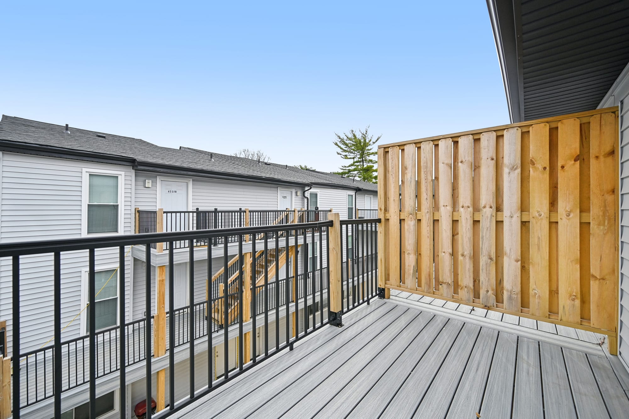 Balcony — 1 bed / 1 bath apartment at Cleve Royale (photo 1)