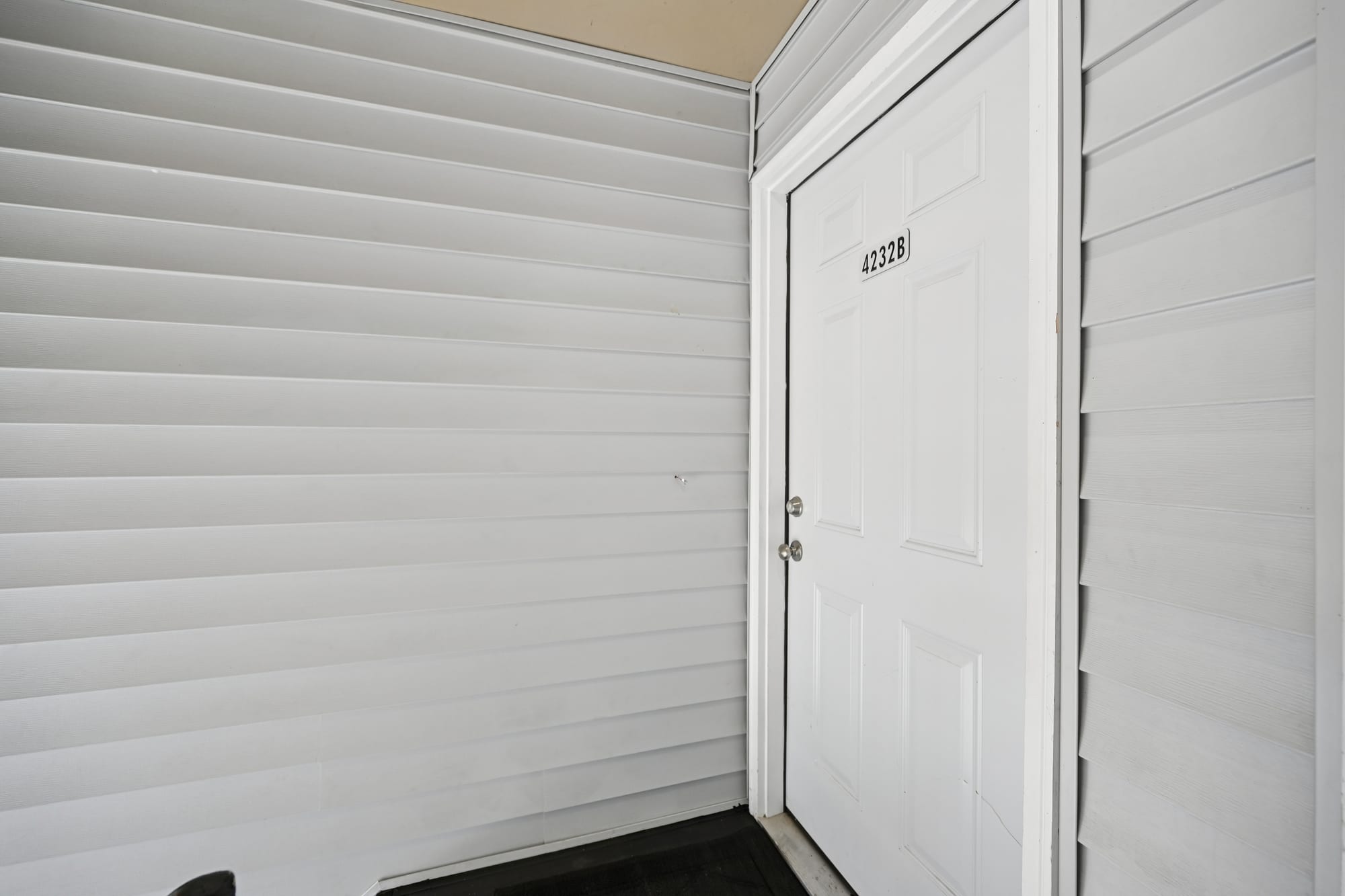 Exterior — 1 bed / 1 bath apartment at Cleve Royale