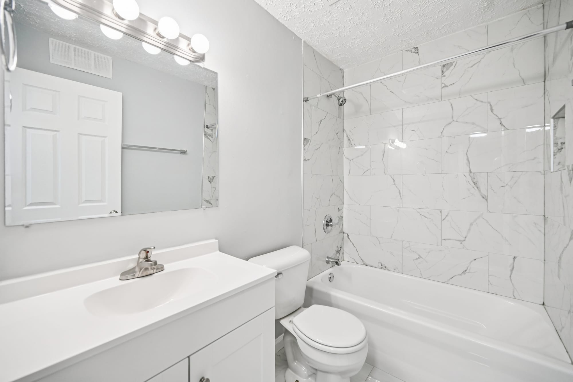 Bathroom — 2 bed / 1 bath apartment at Cleve Royale