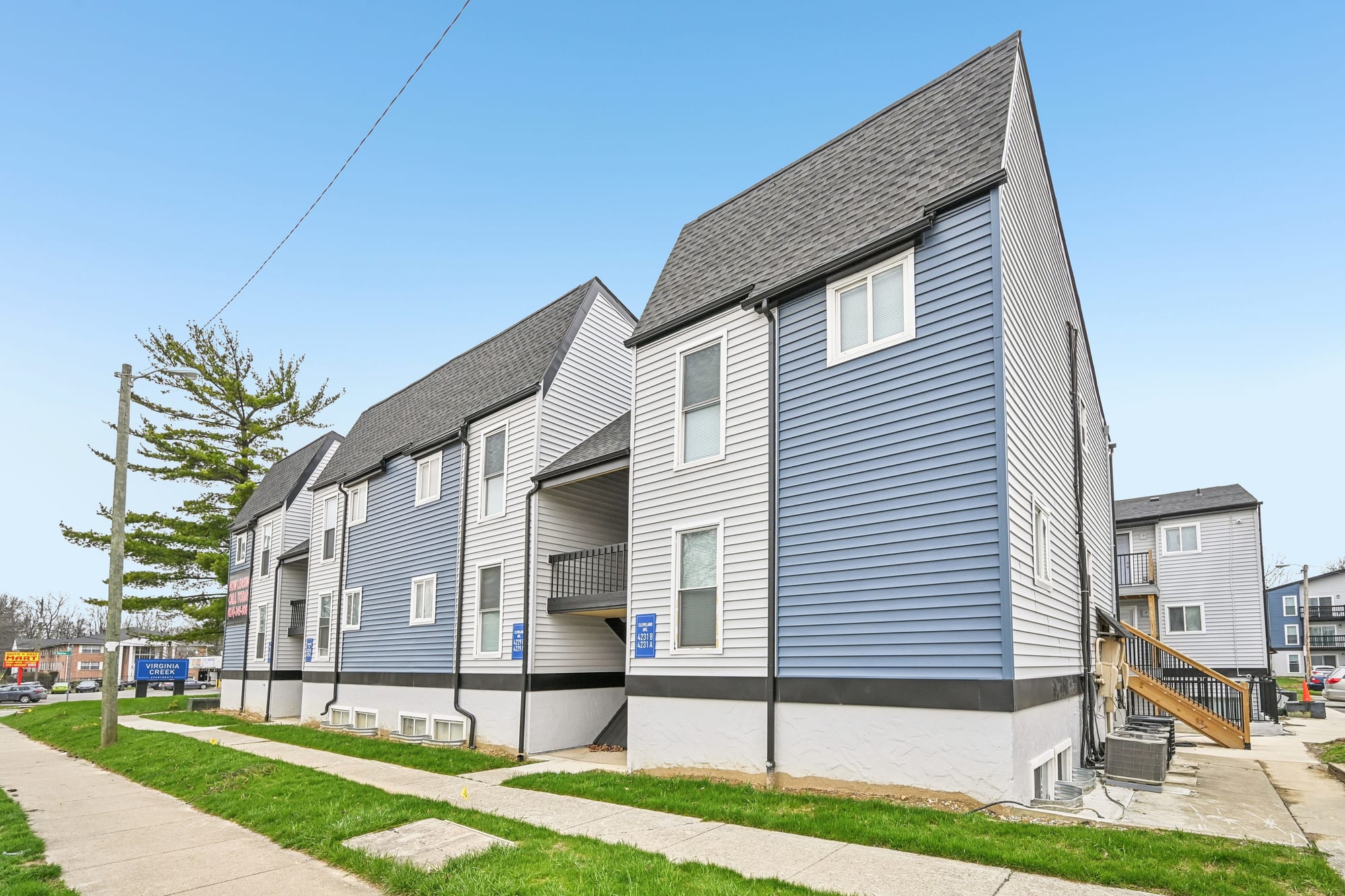 Exterior — 2 bed / 1 bath apartment at Cleve Royale (photo 1)