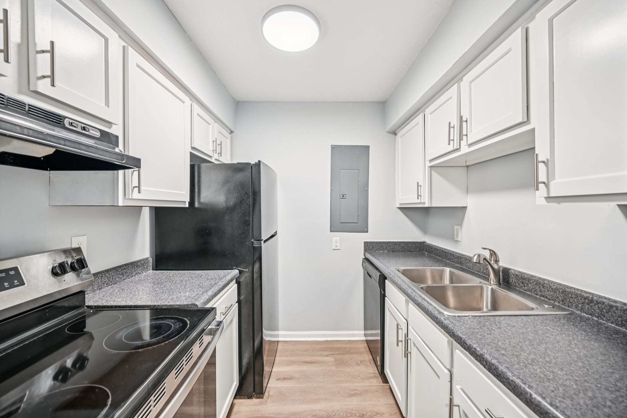 Kitchen — 2 bed / 1 bath apartment at Cleve Royale (photo 1)